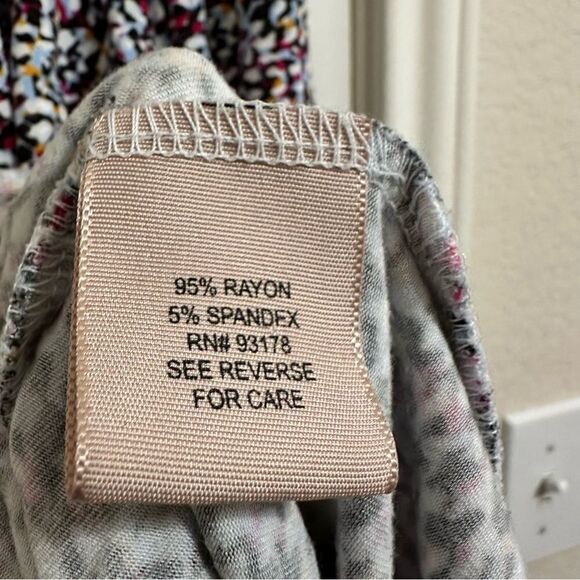 PHILOSOPHY ARTSY ART TO WEAR MULTI COLOR HIGH LOW HALF SLEEVE STRETCH TUNIC TOP - Picture 3 of 9